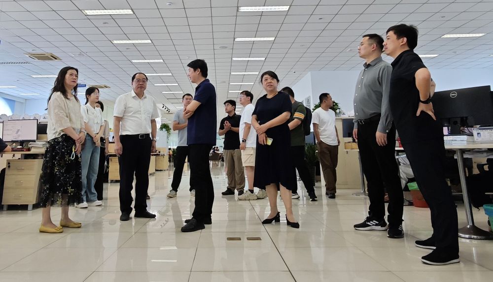 東南大學(xué)海研院領(lǐng)導(dǎo)專(zhuān)家蒞臨GENMA技術(shù)研發(fā)中心考察調(diào)研(圖2)