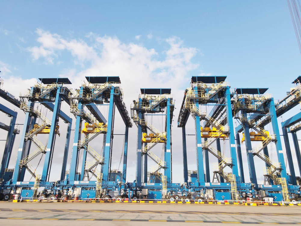 10臺(tái)GENMA混動(dòng)RTG順利發(fā)運(yùn) 助力RSGT孟加拉碼頭現(xiàn)代化升級(jí)(圖1) 10臺(tái)GENMA混動(dòng)RTG順利發(fā)運(yùn) 助力RSGT孟加拉碼頭現(xiàn)代化升級(jí)(圖1)