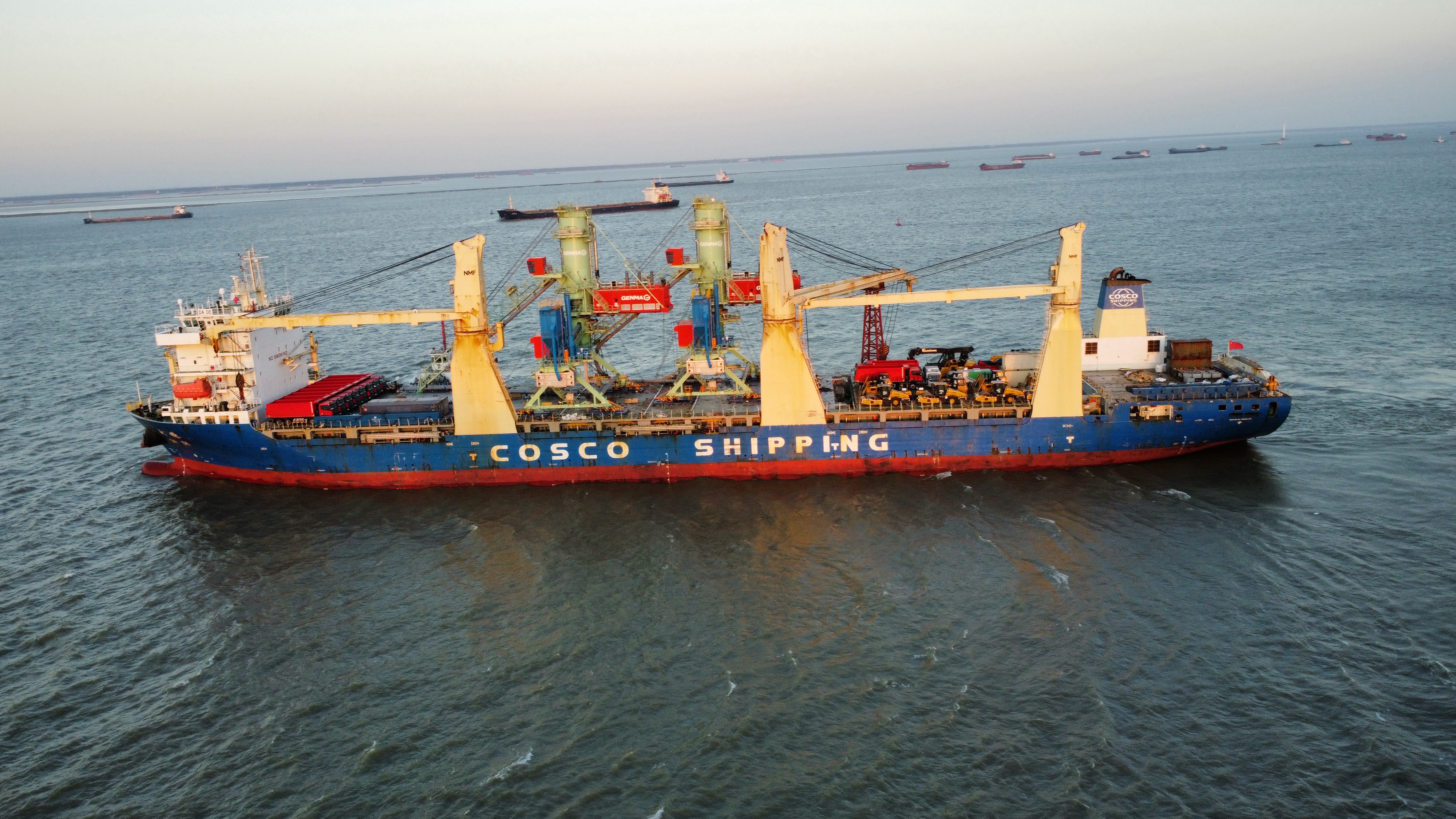 兩臺GENMA氧化鋁氣力卸船機近日順利啟航印尼(圖1) 兩臺GENMA氧化鋁氣力卸船機近日順利啟航印尼(圖1)