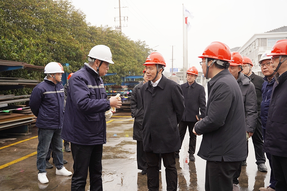 南通市崇川區(qū)區(qū)委書記胡擁軍一行蒞臨子公司潤邦重機調(diào)研復(fù)工復(fù)產(chǎn)工作(圖1)